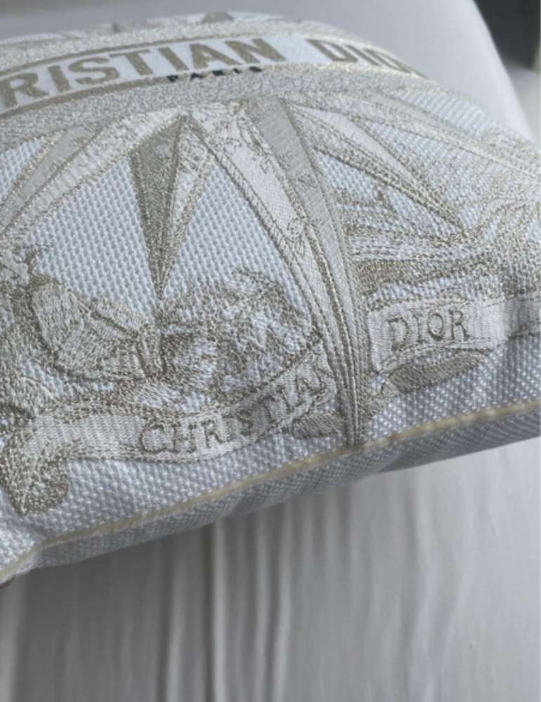 Dior vankus