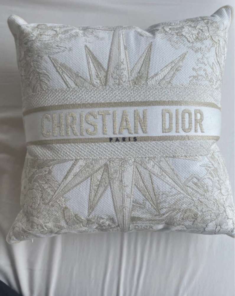 Dior vankus
