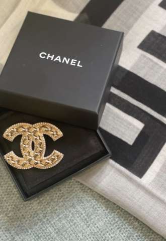 https://vipluxury.sk/Chanel brošňa