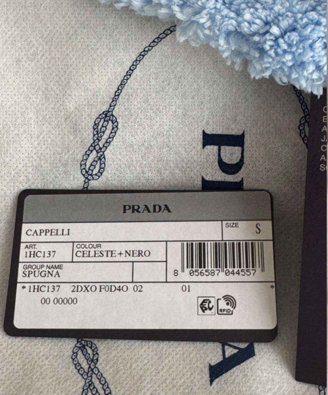 Prada klobúk