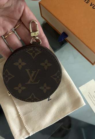 https://vipluxury.sk/Louis Vuitton peňaženka, prívesok , kľúčenka