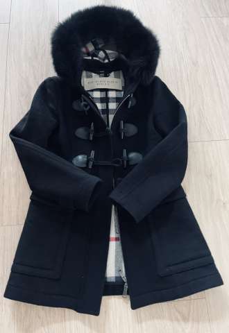 https://vipluxury.sk/Burberry Brit dámsky čierny kabát, 100% vlna, pravá kožušina na kapucni, veľkosť XS/S