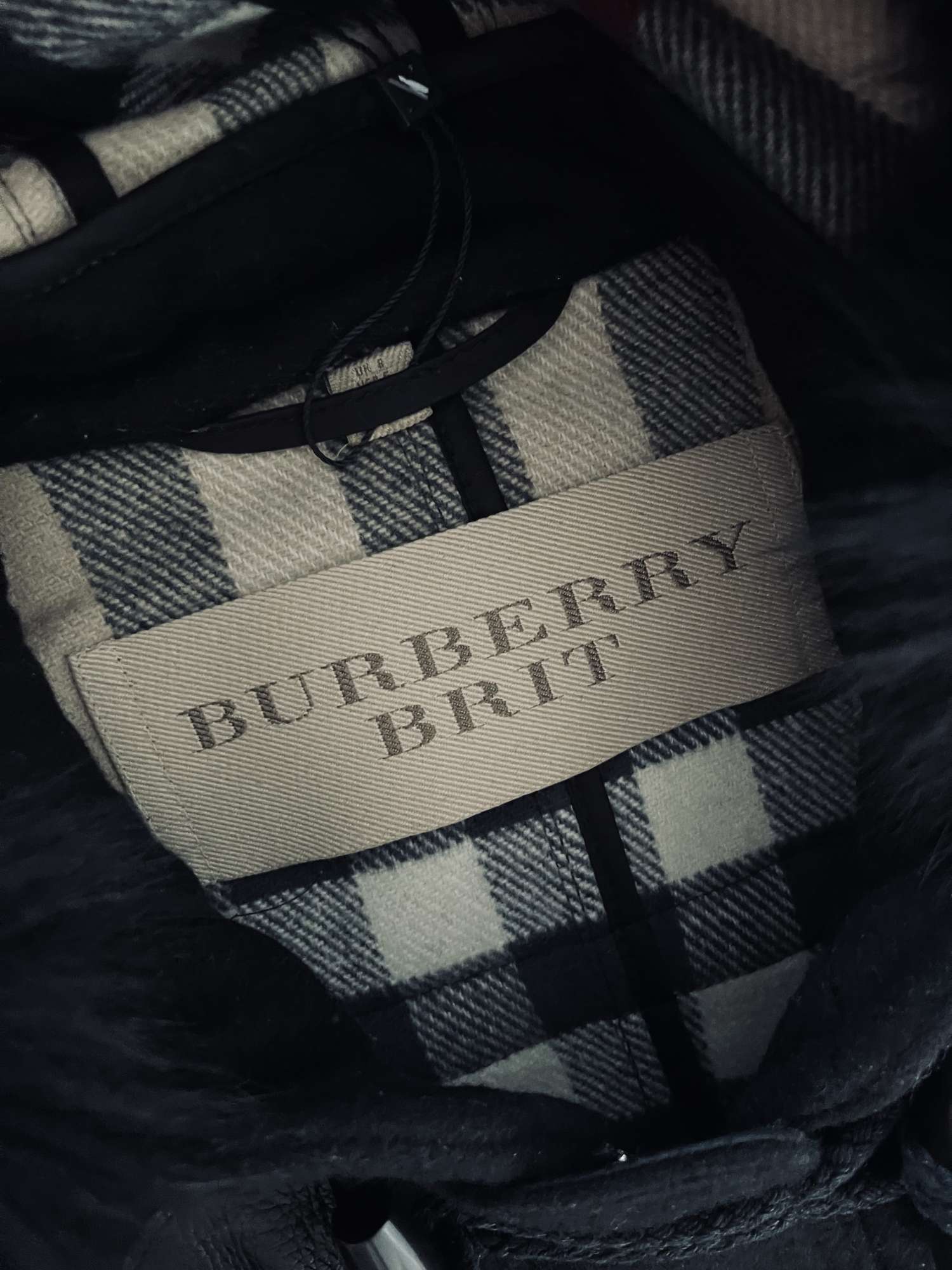 Burberry Brit dámsky čierny kabát, 100% vlna, pravá kožušina na kapucni, veľkosť XS/S