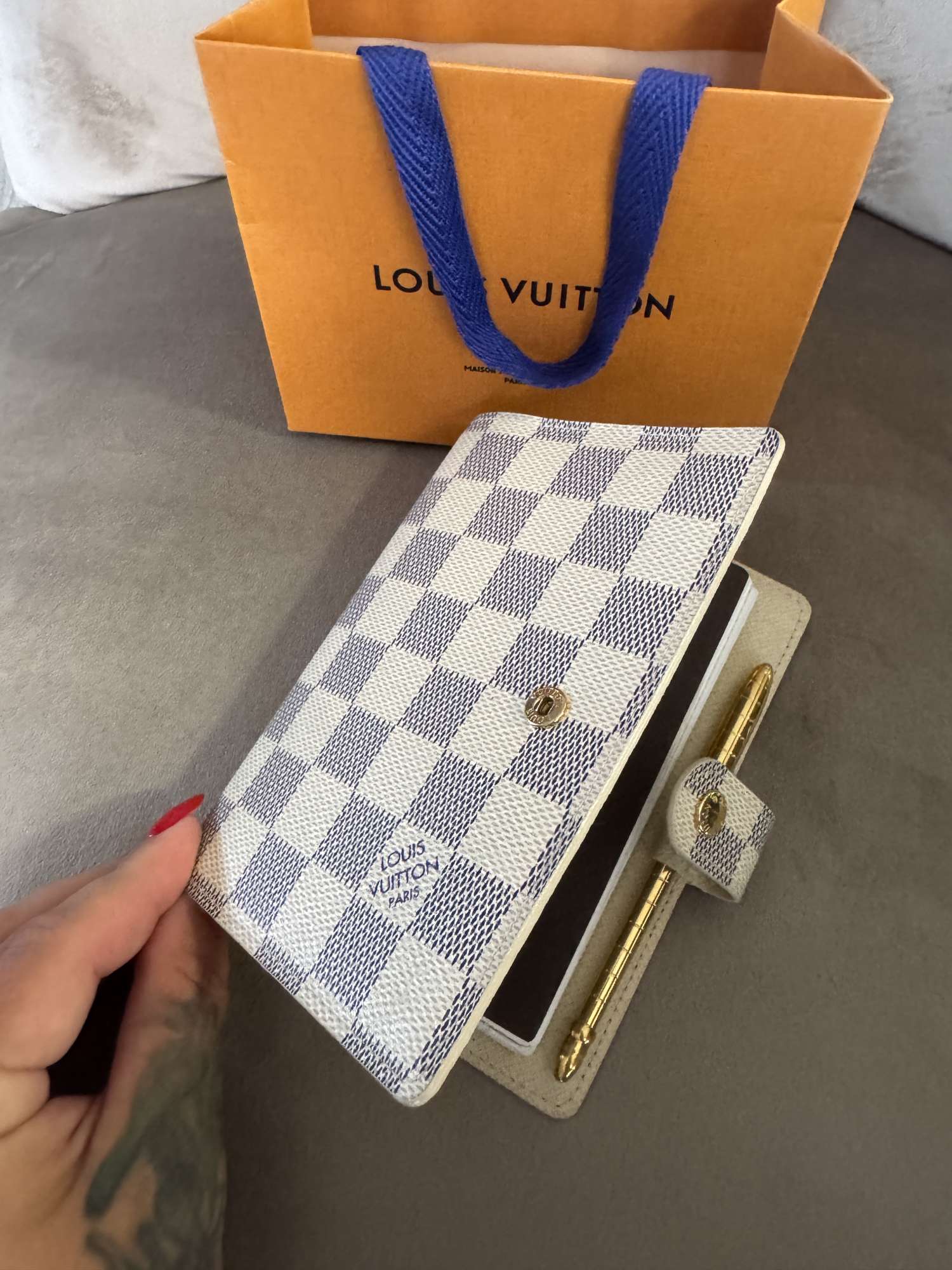 Louis Vuitton Agenda Pm plus tužka