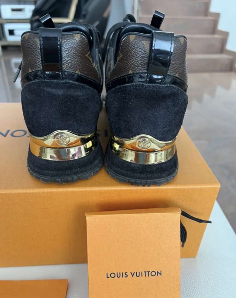 Louis Vuitton archlight