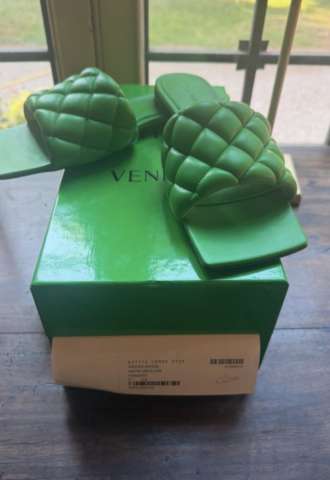 https://vipluxury.sk/Bottega Veneta šľapky