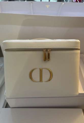 https://vipluxury.sk/Dior kozmetický kufrik