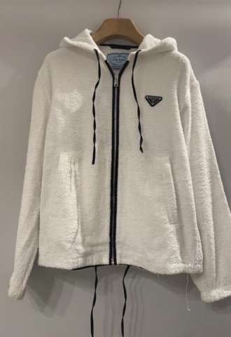 https://vipluxury.sk/Prada mikina