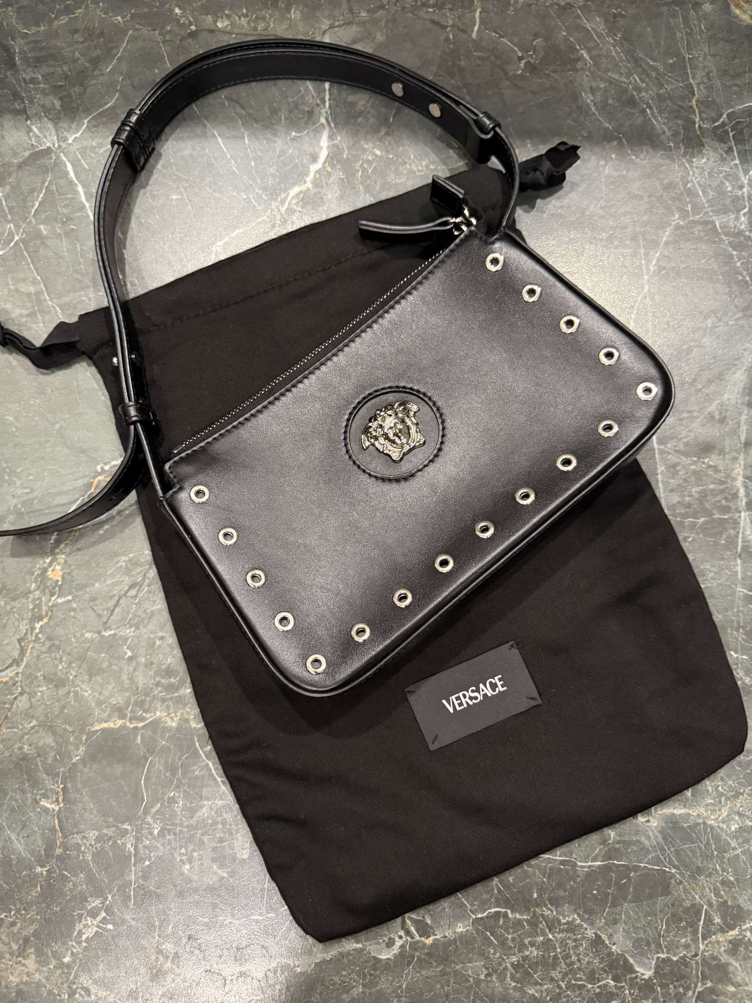 Versace kožená crossbody kabelka