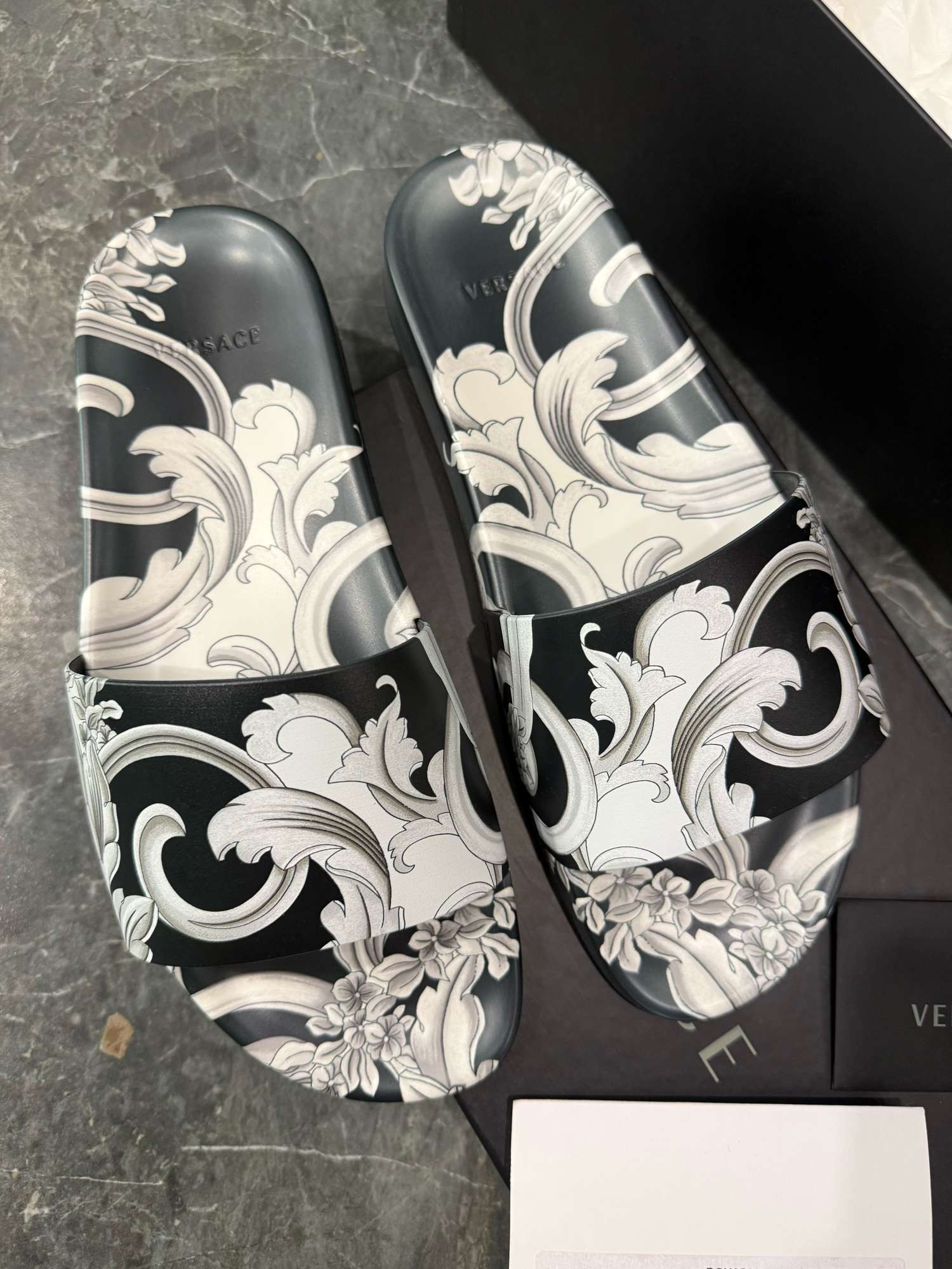 Versace šľapky