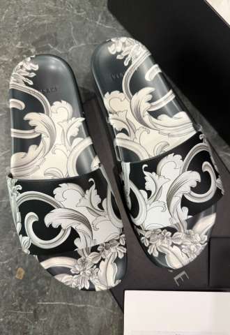 https://vipluxury.sk/Versace šľapky