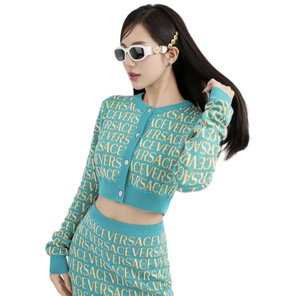 Kardigan od Versace a Dua Lipy