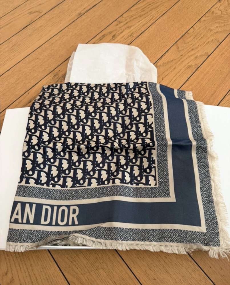 Dior šatka