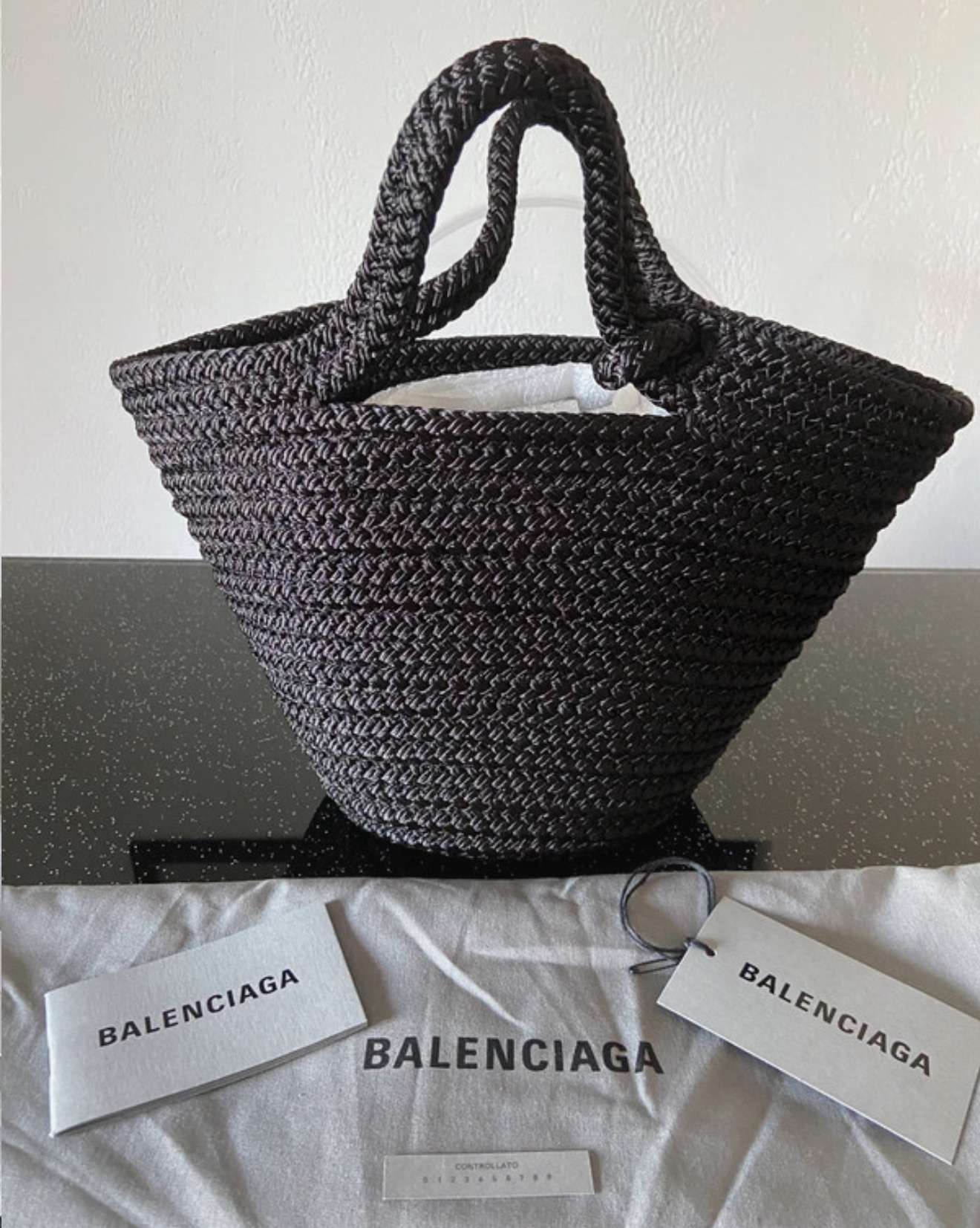 Balenciaga košíček