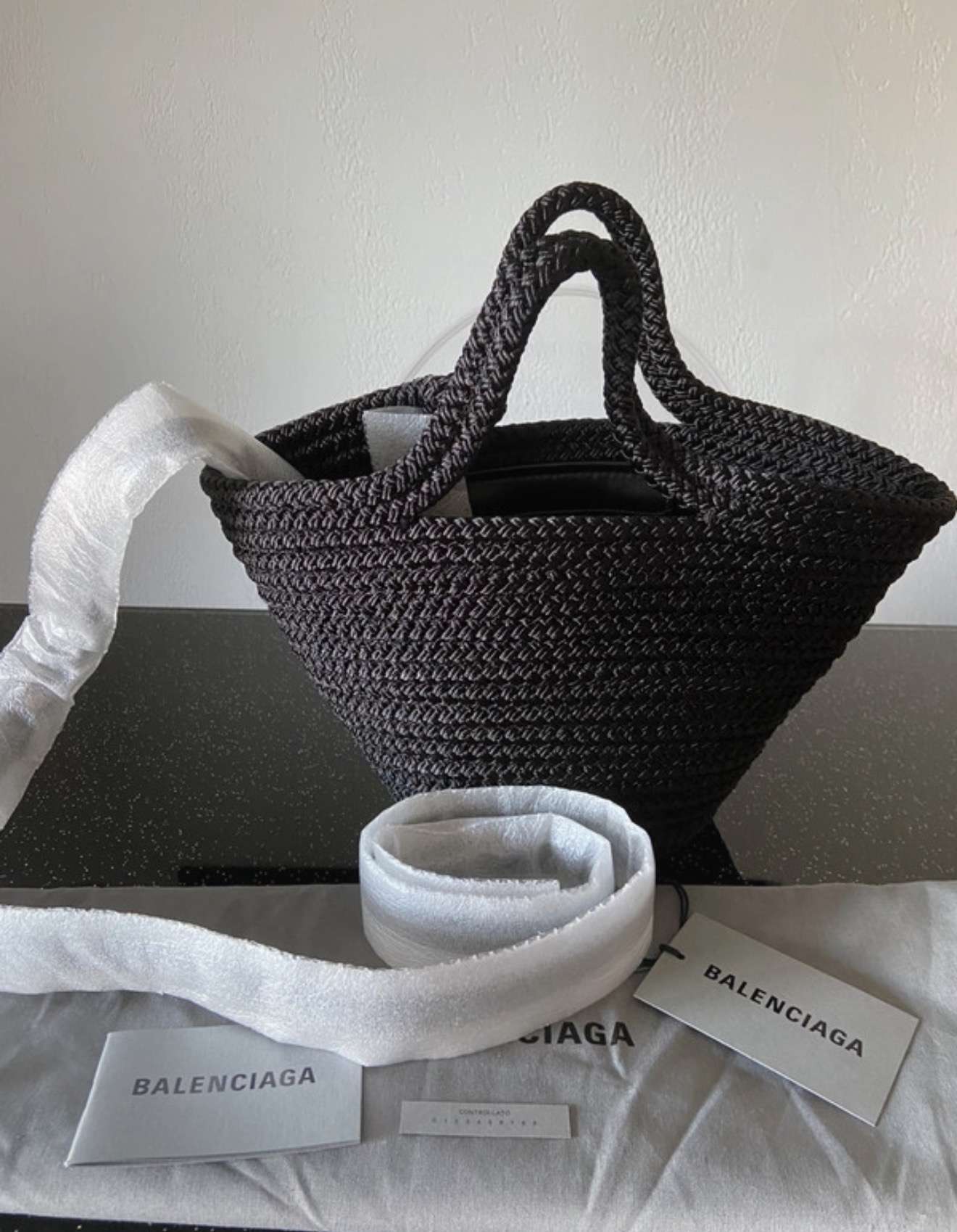 Balenciaga košíček