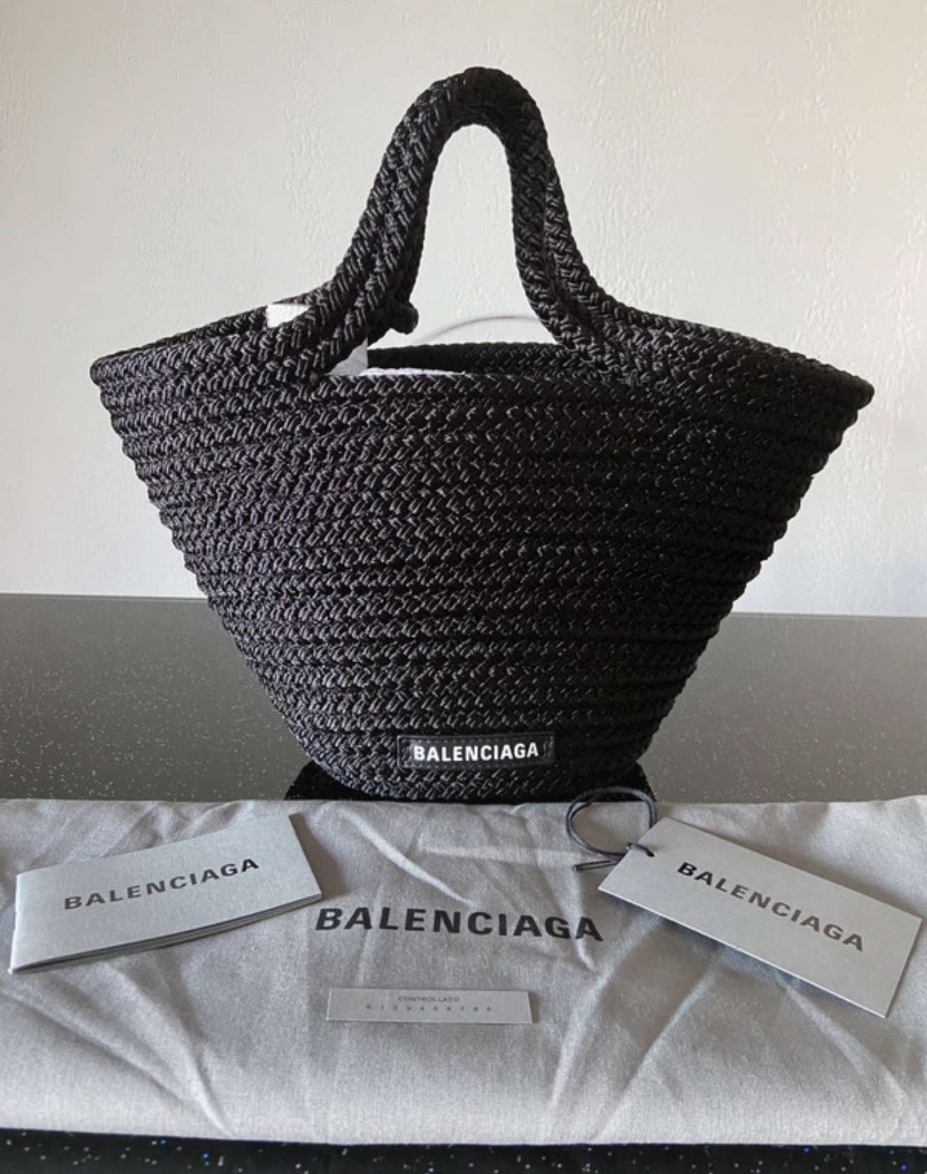 Balenciaga košíček