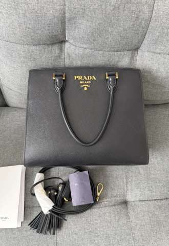 https://vipluxury.sk/Prada kabelka
