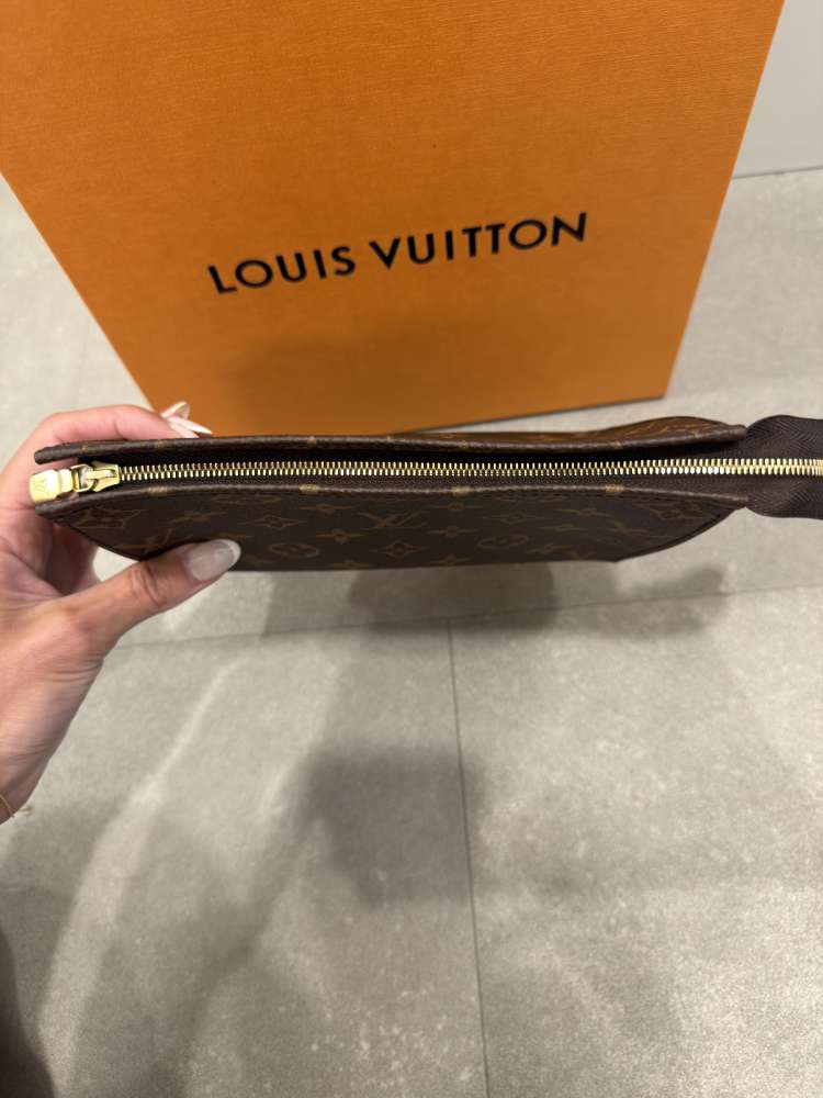 Louis vuitton pochette toilette monogram