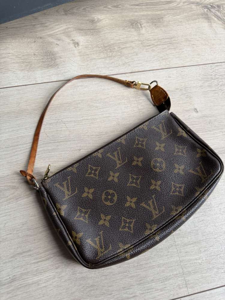 Louis Vuitton Pochette