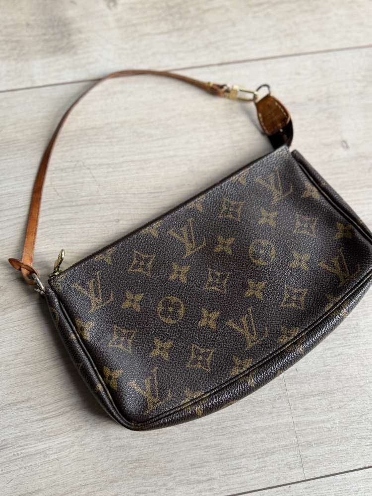 Louis Vuitton Pochette