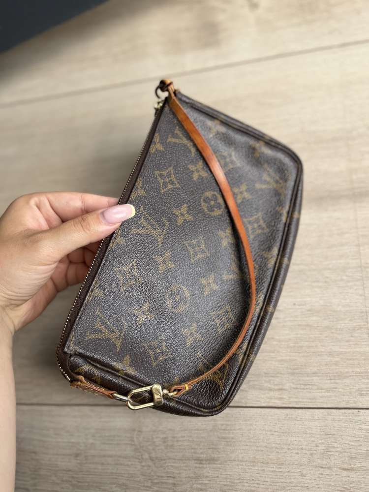 Louis Vuitton Pochette