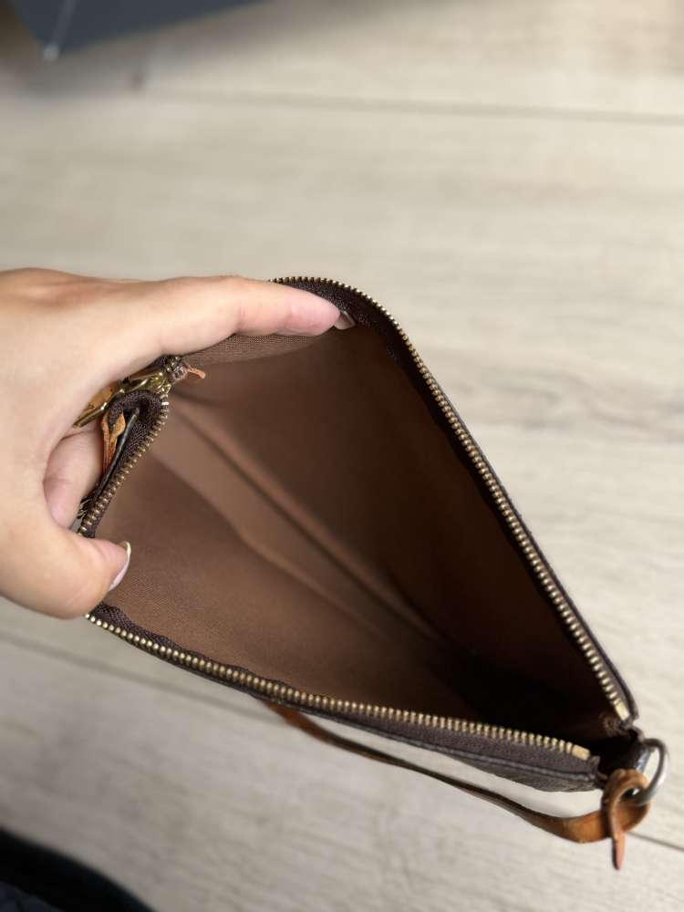 Louis Vuitton Pochette