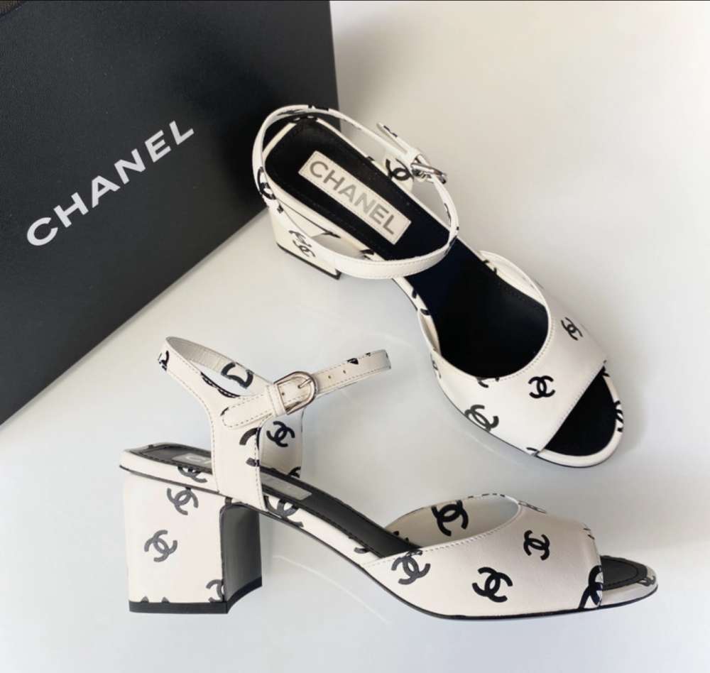 Chanel sandalky