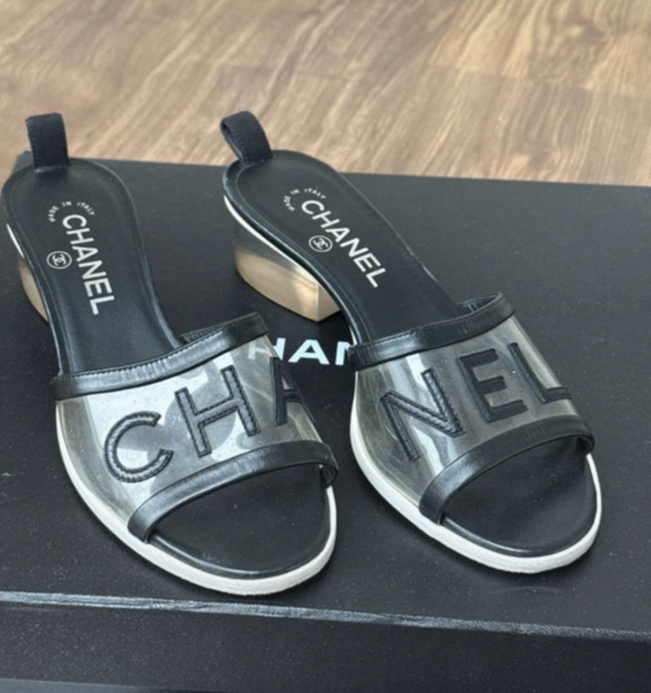 Chanel sandalky