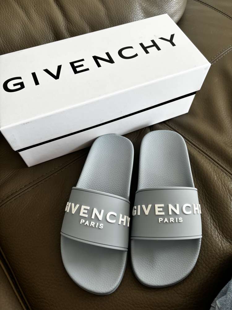 Šľapky Givenchy