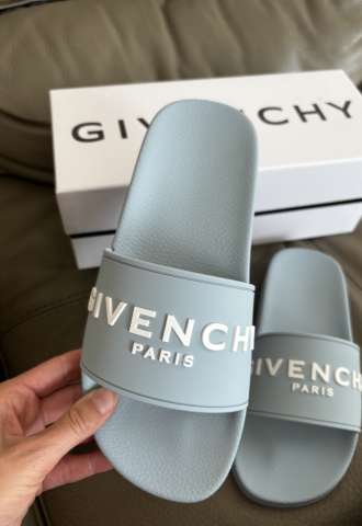 https://vipluxury.sk/Šľapky Givenchy