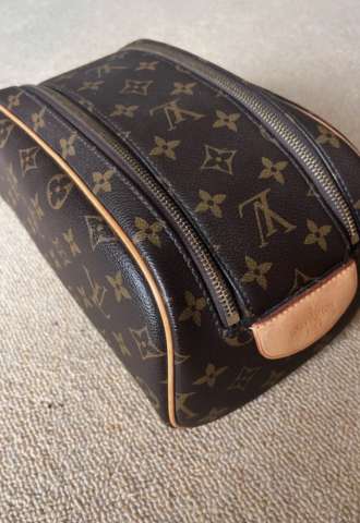 https://vipluxury.sk/Louis vuitton pánska toiletka