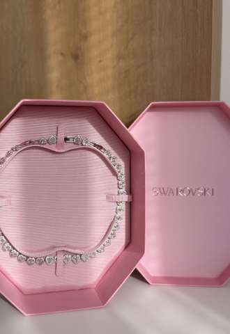 https://vipluxury.sk/Ariana Grande x Swarovski náhrdelník