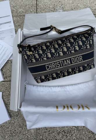 https://vipluxury.sk/Christian Dior Medium DiorTravel Nomad Pouch