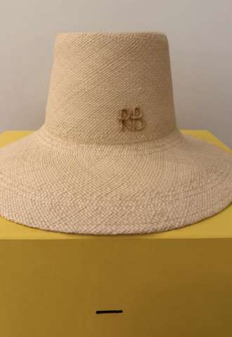 https://vipluxury.sk/Ruslan Baginskiy klobuk