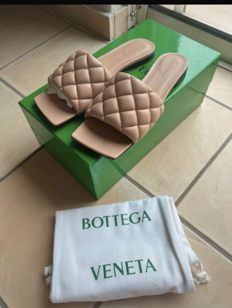 Bottega Veneta slapky