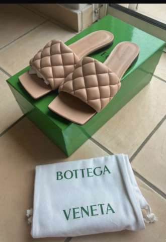 https://vipluxury.sk/Bottega Veneta slapky