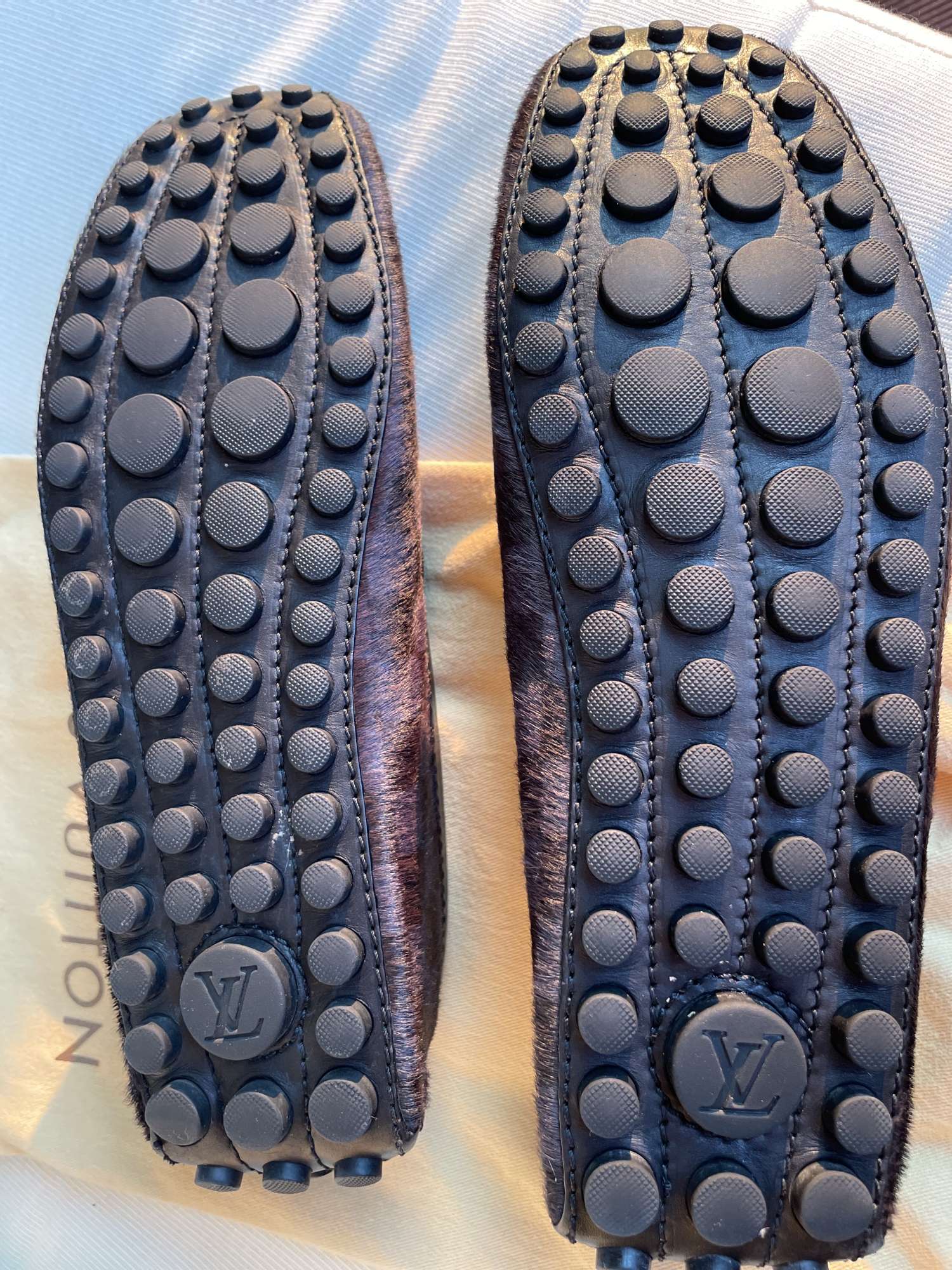 Louis Vuitton mokasíny z poníka
