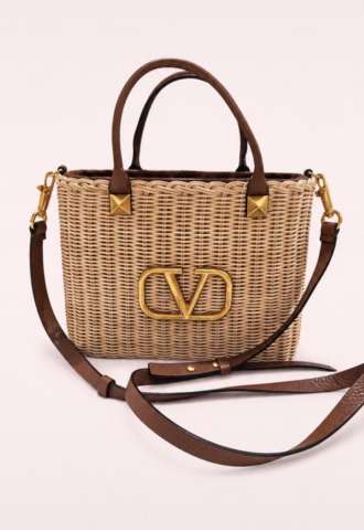 https://vipluxury.sk/Valentino Kabelka
