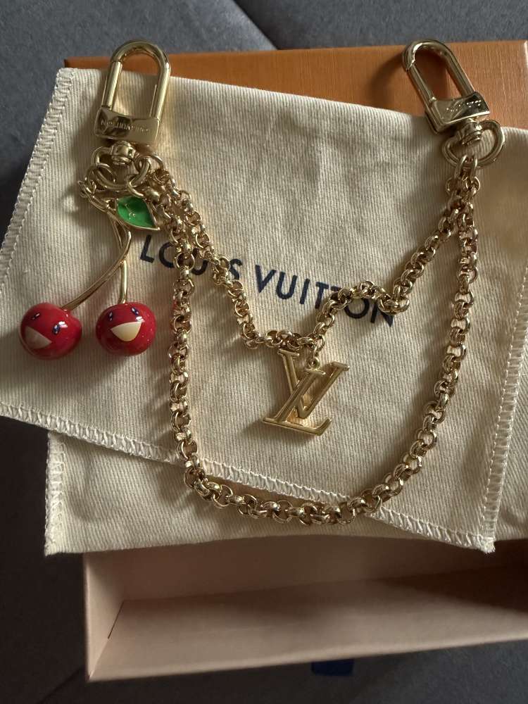 Louis Vuitton × Murakami Cherry Bag Chain 2025 – faktúra, vypredané