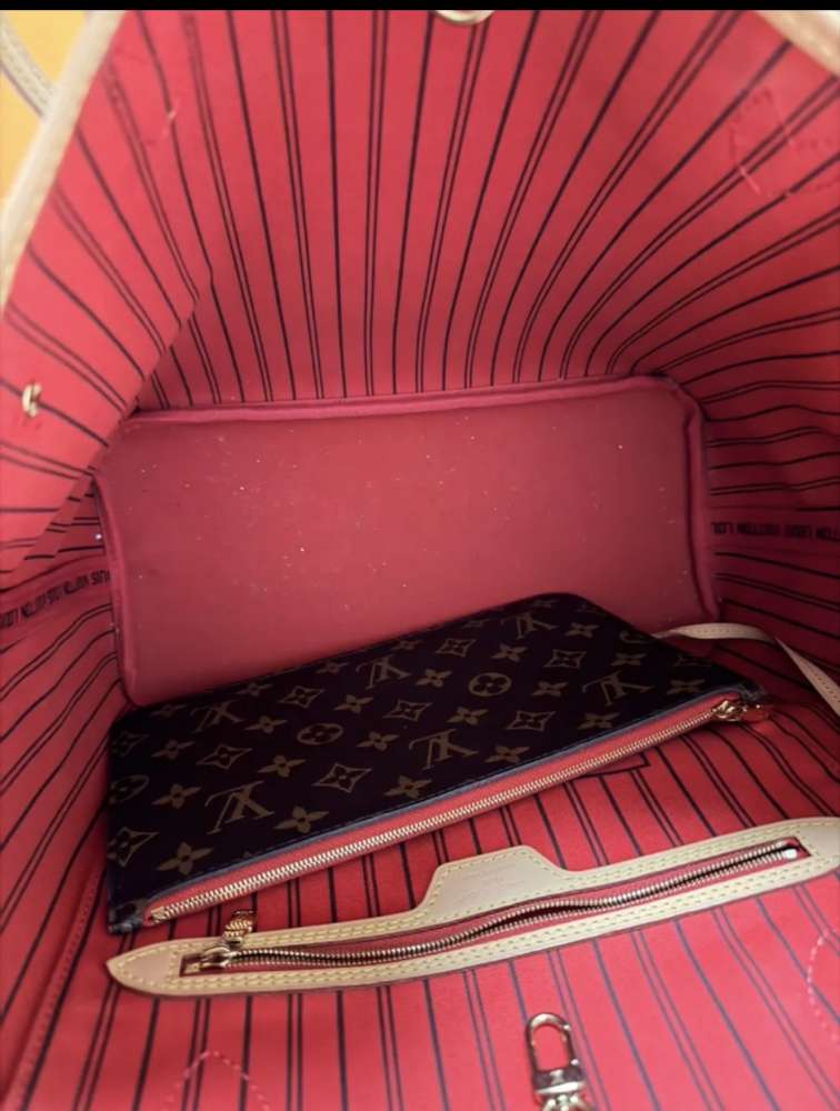 Louis Vuitton Neverfull MM s clutchom