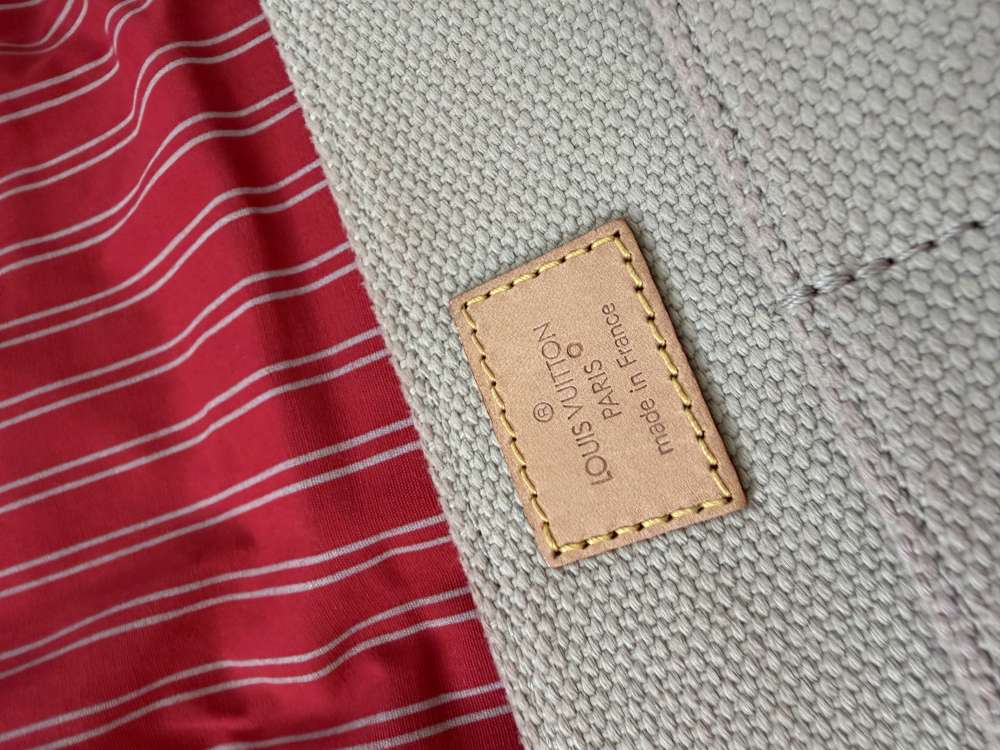 Louis Vuitton Antigua Messenger