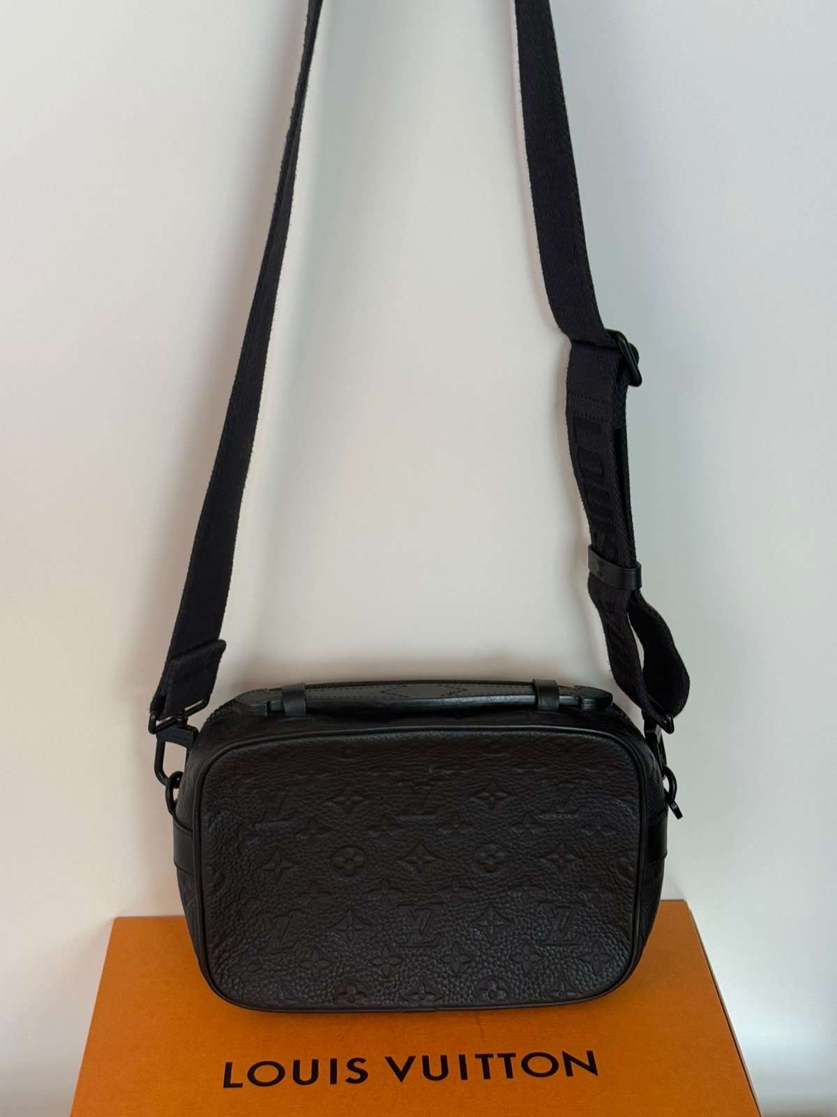 Louis Vuitton crossbody čierna