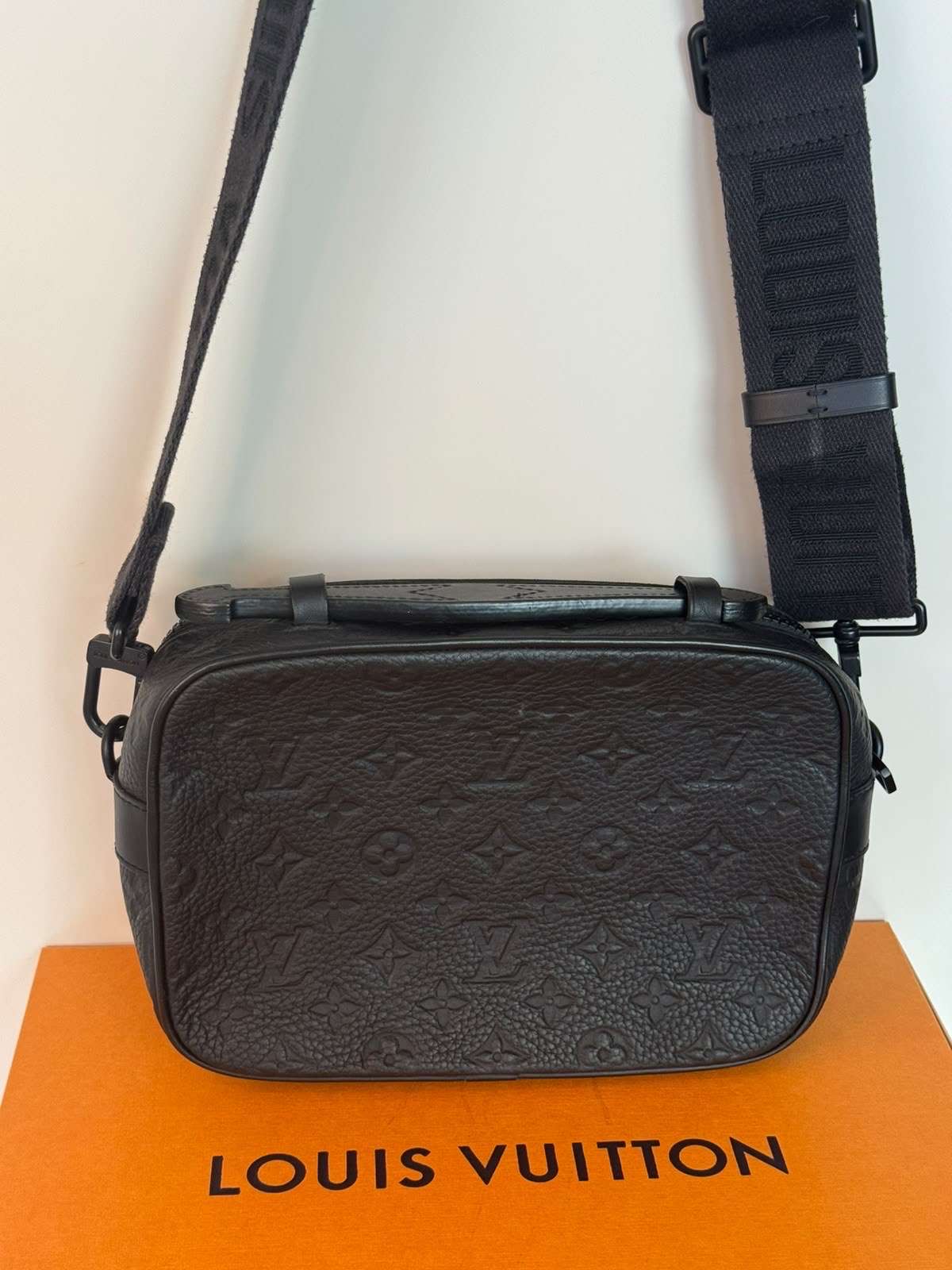Louis Vuitton crossbody čierna