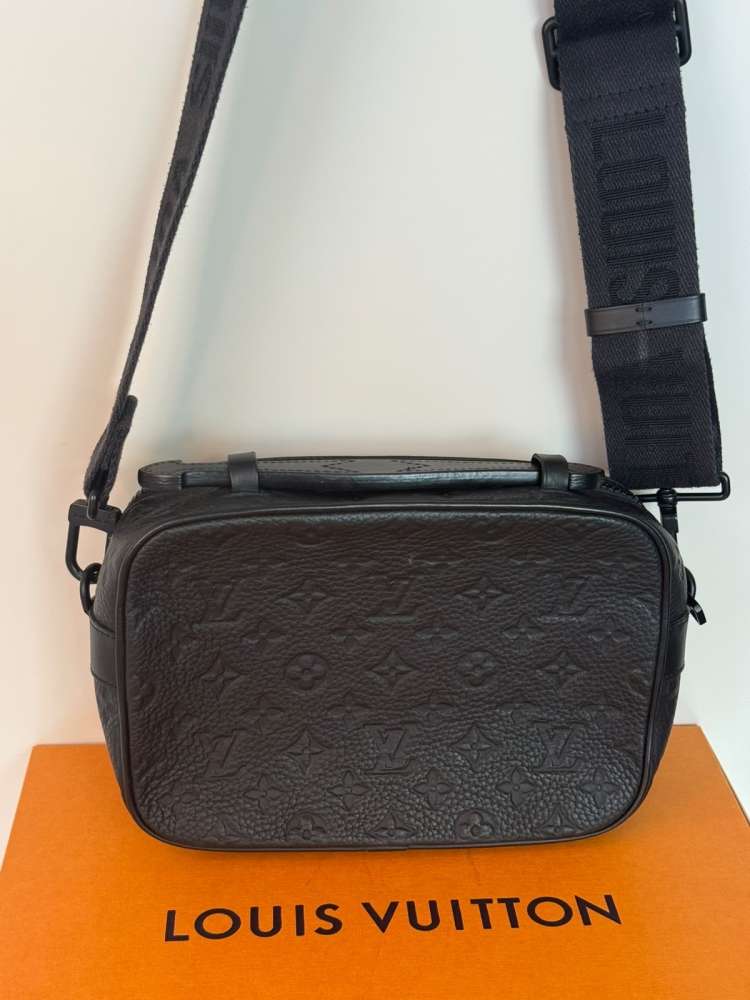 Louis Vuitton crossbody čierna