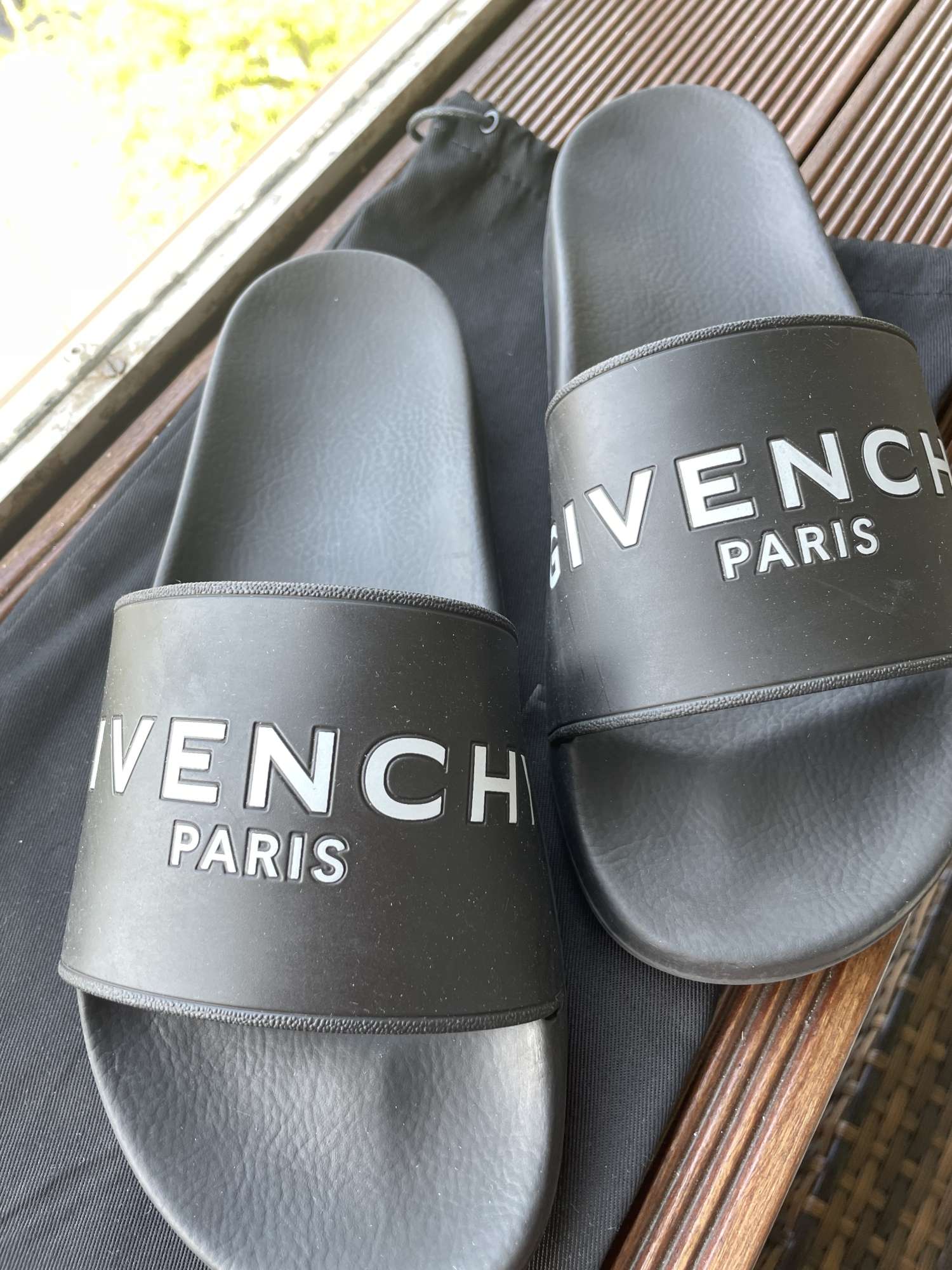 Šlapky Givenchy