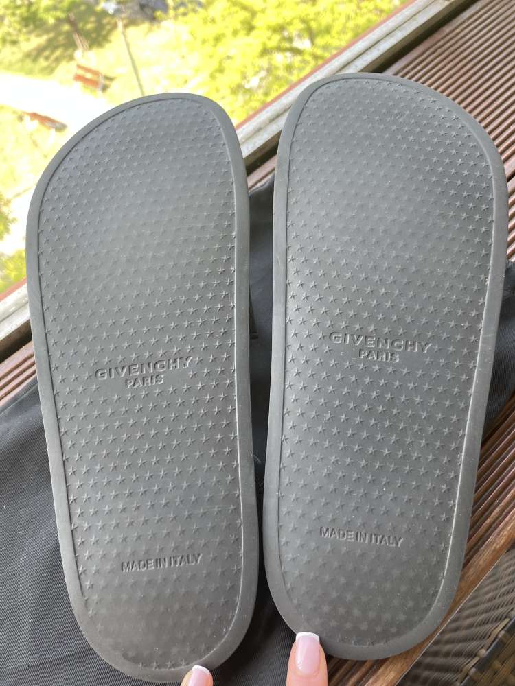 Šlapky Givenchy
