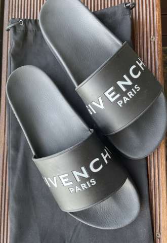 https://vipluxury.sk/Šlapky Givenchy