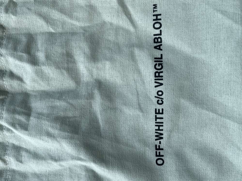 OFF WHITE