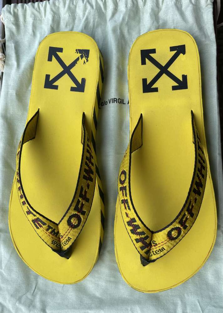 OFF WHITE