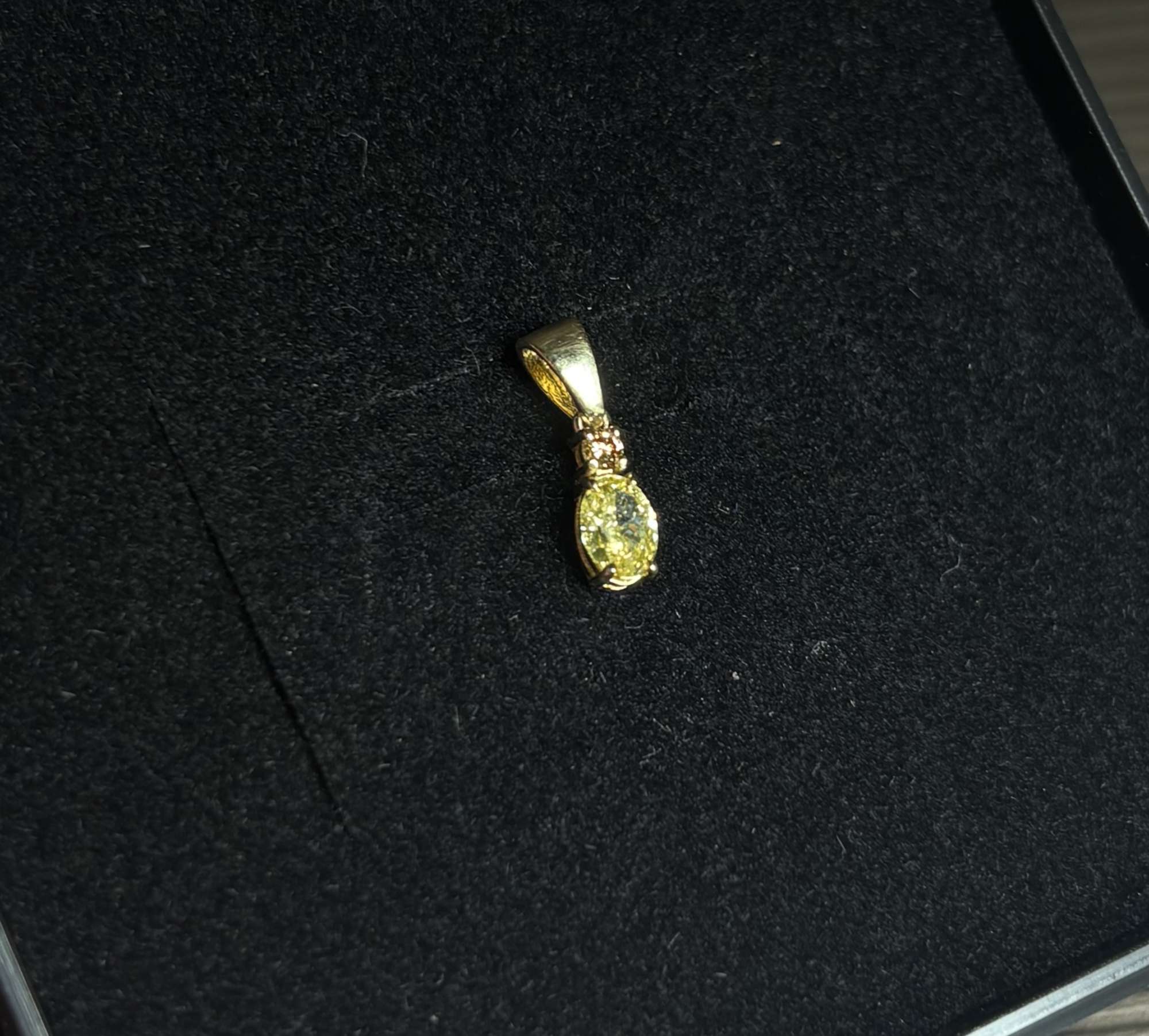 Prívesok zo 14K zlata s prírodnými diamantmi – certifikát